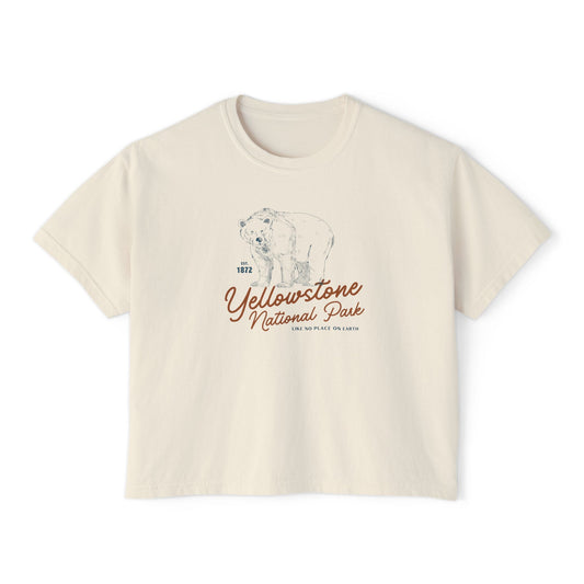 cropped Comfort Colors tee with Yellowstone bear graphic and “Like No Place On Earth” slogan – outdoorsy granola girl aesthetic