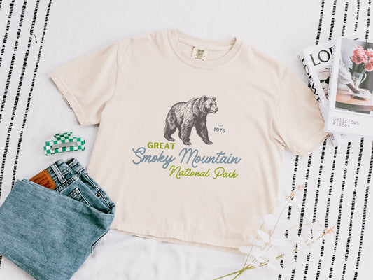 Comfort Colors cropped t-shirt with bear graphic and “Great Smoky Mountains National Park” text – outdoorsy granola girl aesthetic